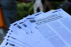 Ato de Panfletagem na entrada da Faculdade de Educao